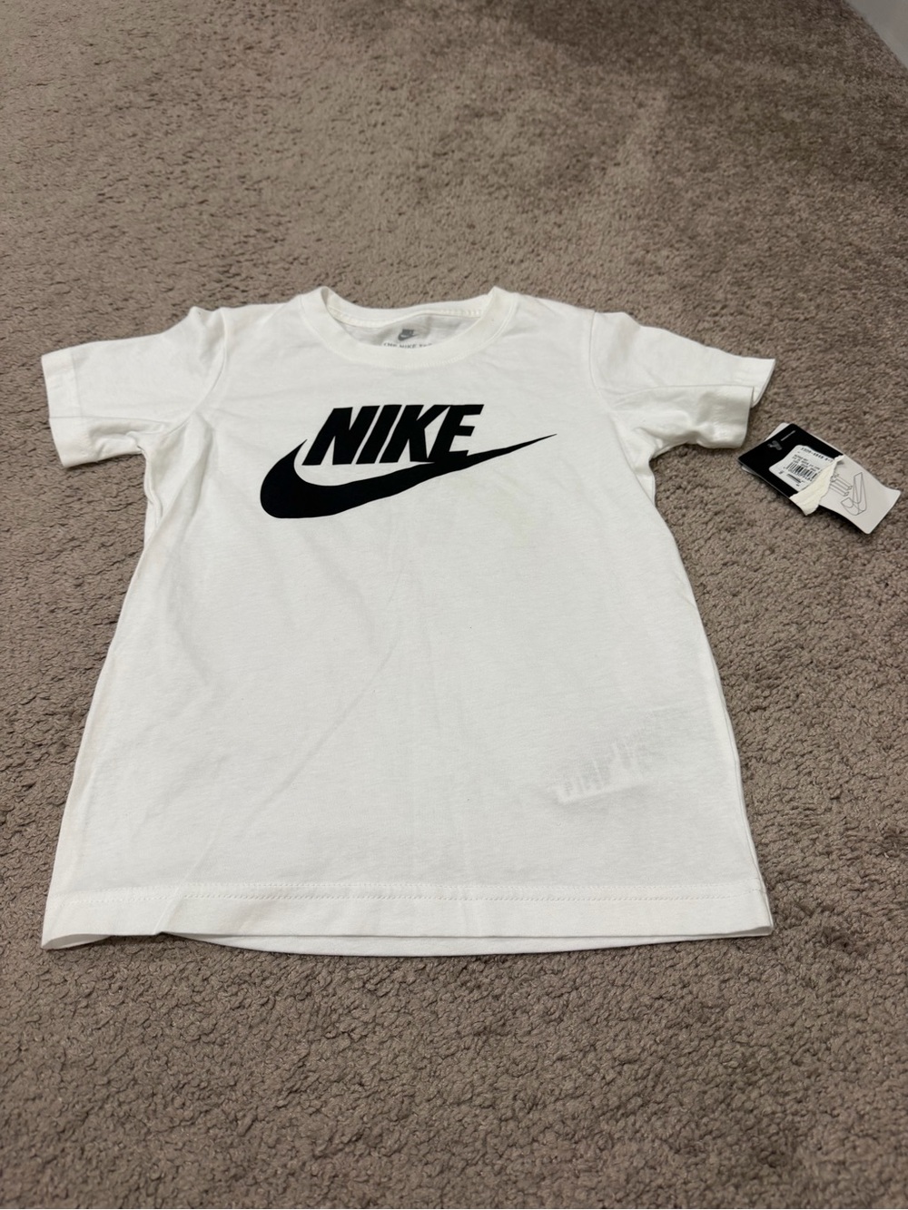 Nike Boys White Futura Logo T-Shirt – Size 6/7 – NWT